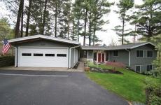 Embedded thumbnail for 684 Lake Rd, Webster, NY 14580