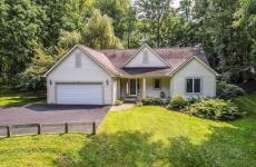 Embedded thumbnail for 4 Thornell Rd, Pittsford, NY 14534